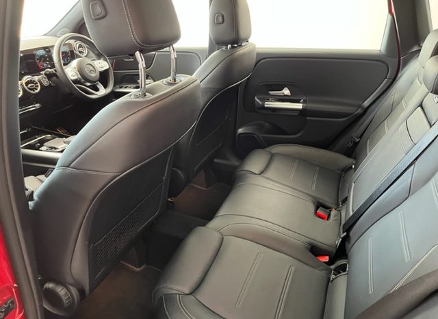 Mercedes-Benz B-Class B200 AMG Line full