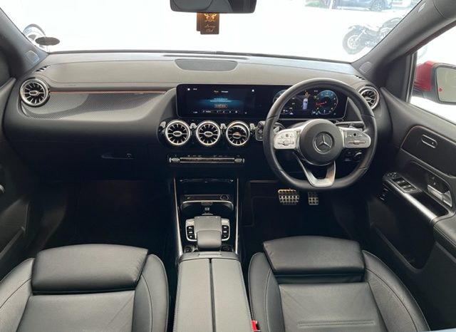 Mercedes-Benz B-Class B200 AMG Line full