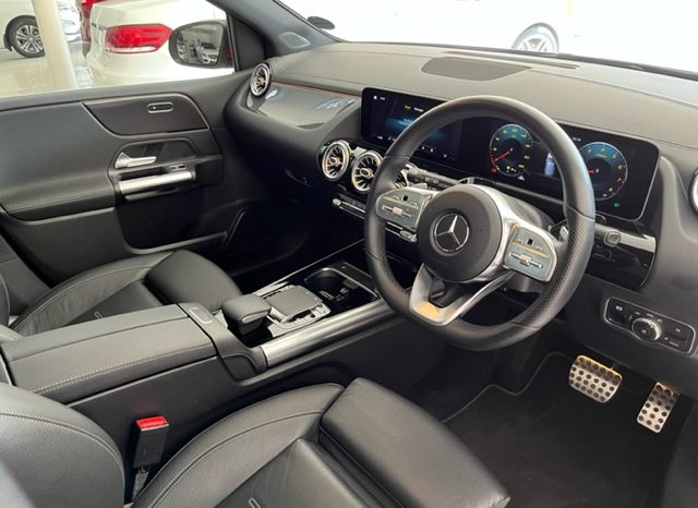 Mercedes-Benz B-Class B200 AMG Line full