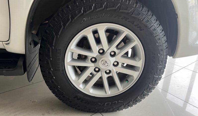 Toyota Fortuner 3.0D-4D Auto full