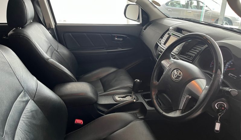 Toyota Fortuner 3.0D-4D Auto full