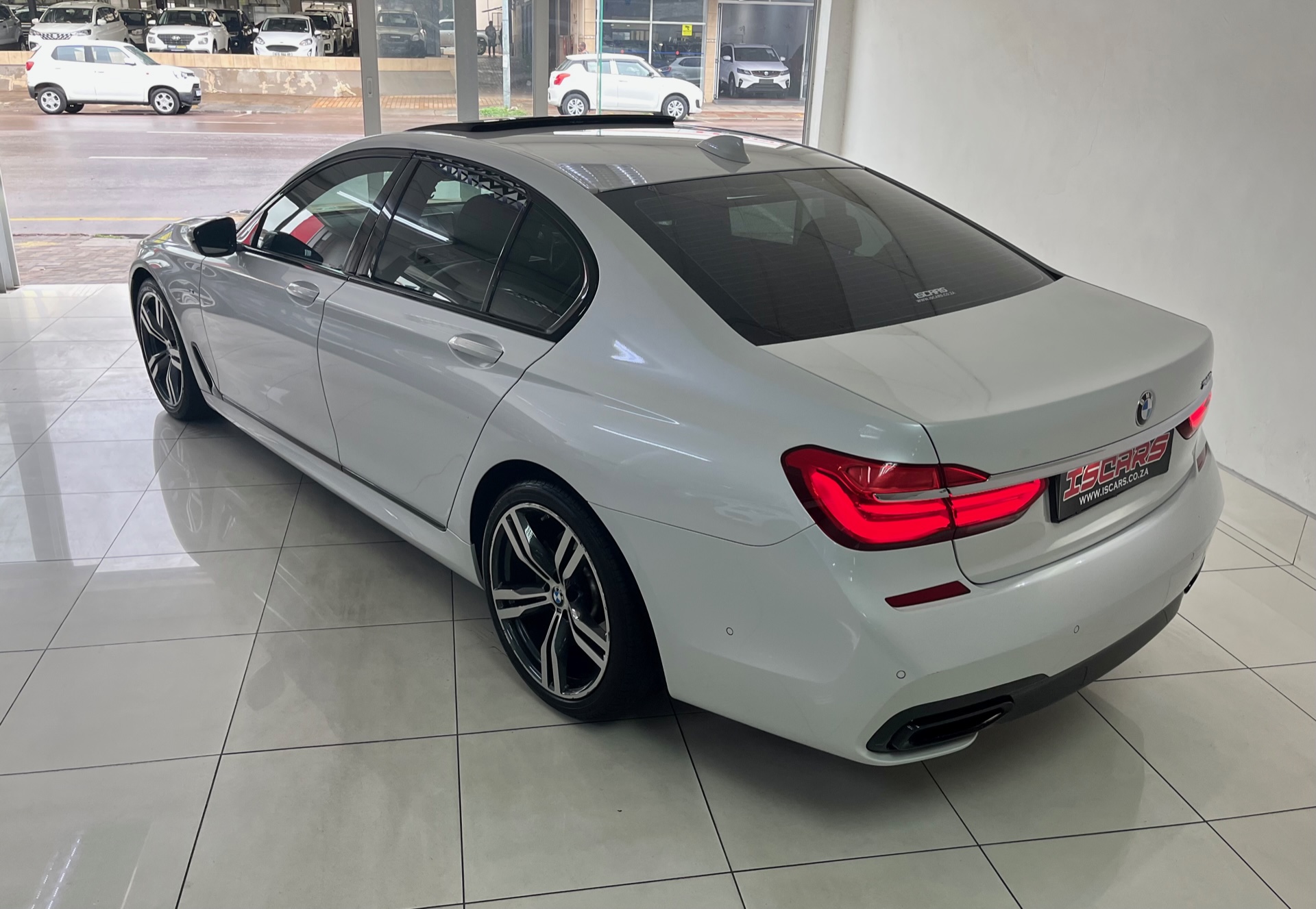 BMW 7 Series 740i M Sport – ISCARS